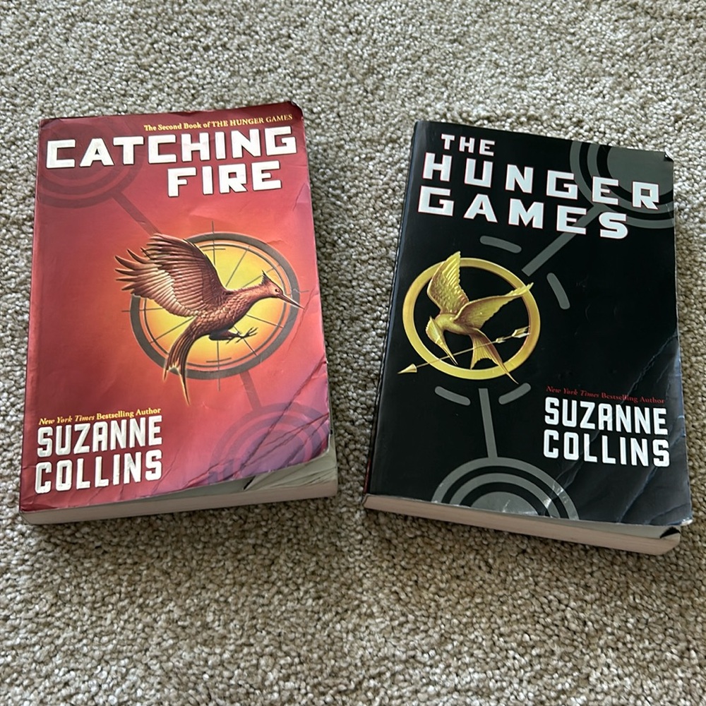 *SOLD* The Hunger Games and Catching Fire, Paperback Books - Picture 1 of 8